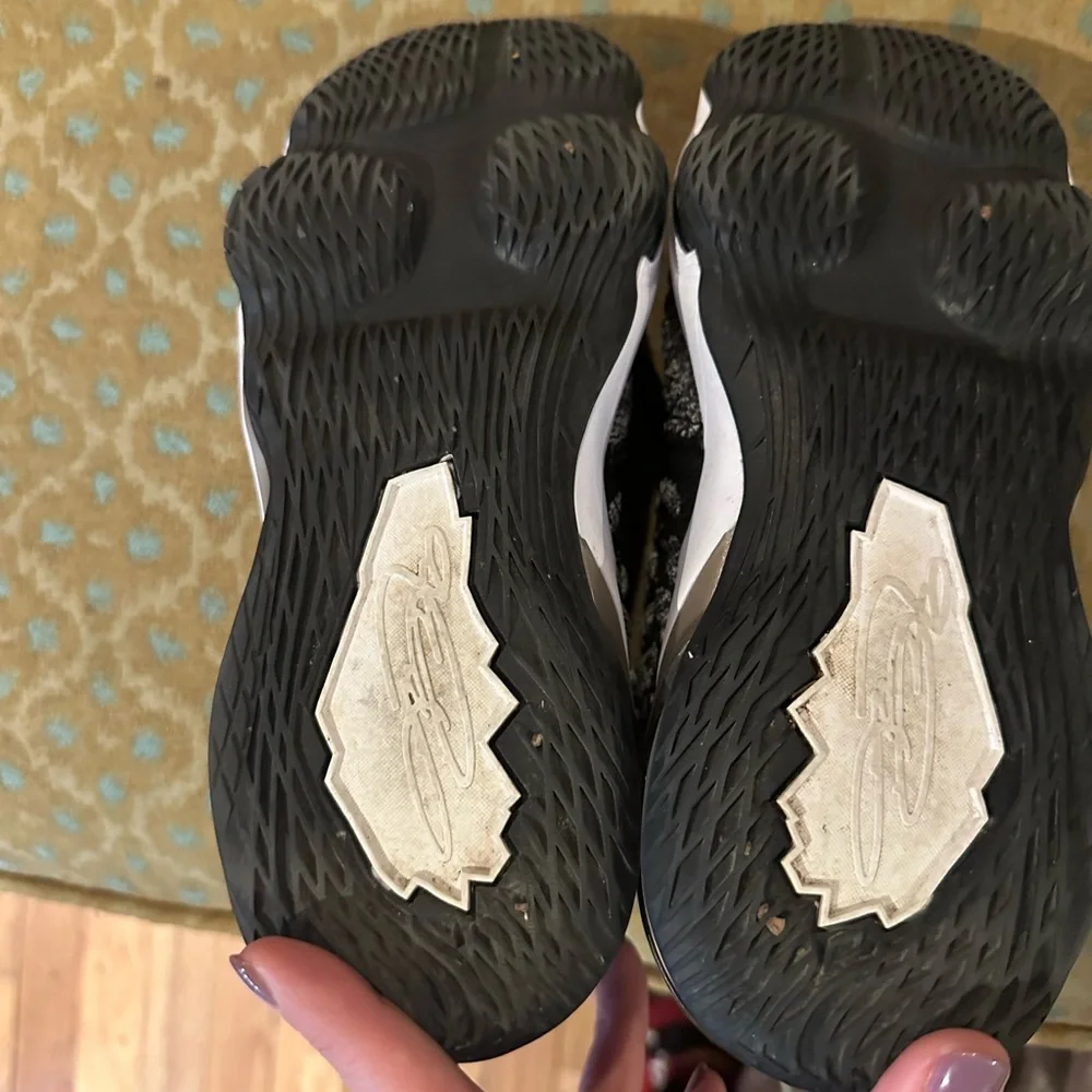 Boys 6.5 Nike Lebron‎ 17